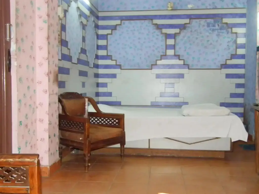 Нью-Дели: Hotel Paras