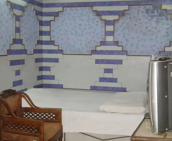 Нью-Дели: Hotel Paras