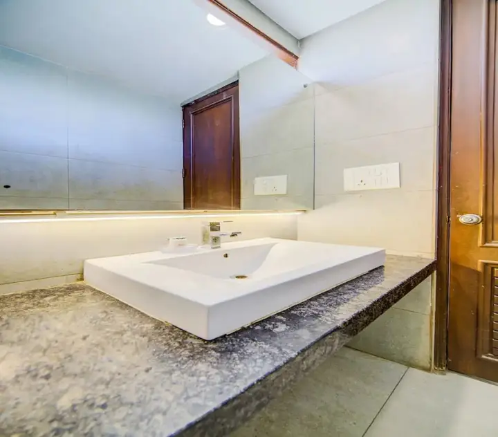 Нью-Дели: OYO 9553 Hotel Kings Plaza