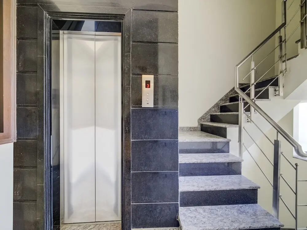 Нью-Дели: OYO 9553 Hotel Kings Plaza