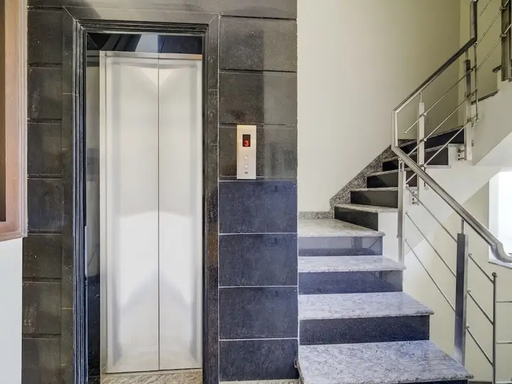 Нью-Дели: OYO 9553 Hotel Kings Plaza