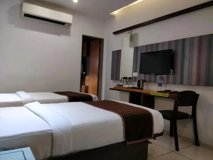 Вапи: Hotel Royal Shelter