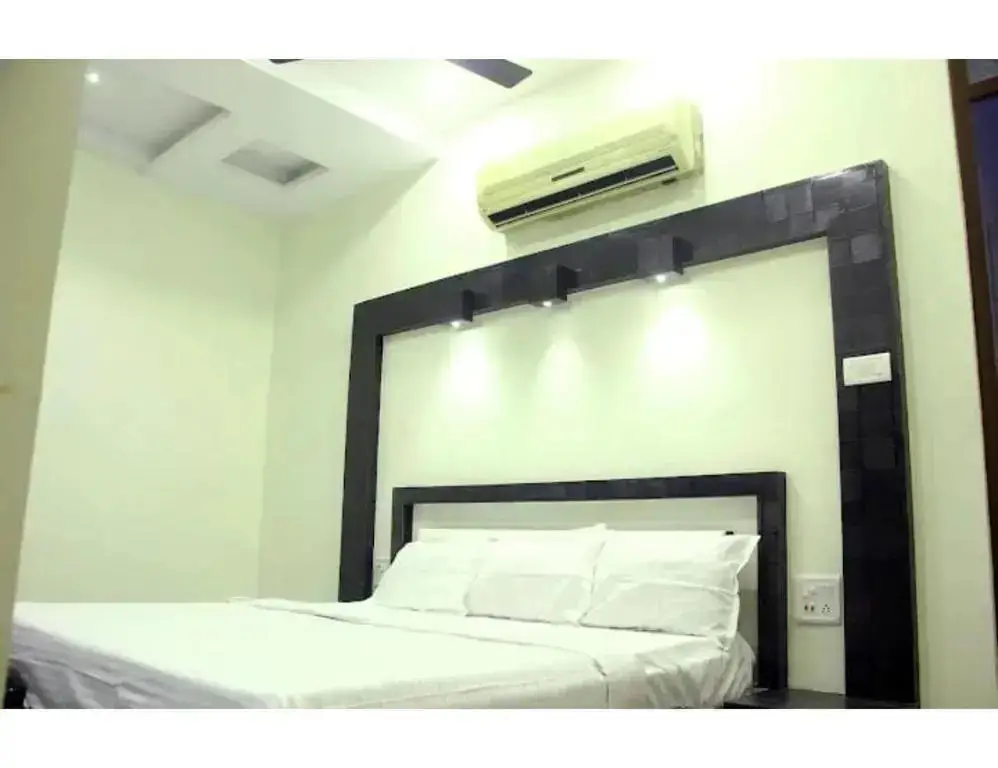Канпур: Hotel Satyam & Restaurant