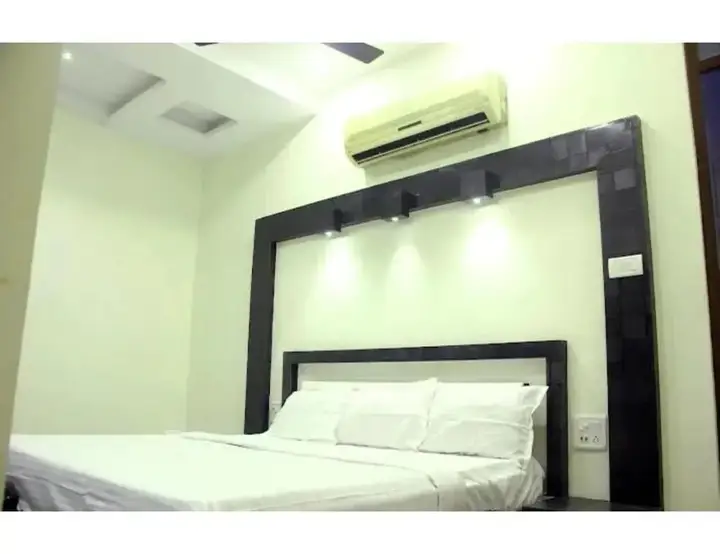 Канпур: Hotel Satyam & Restaurant