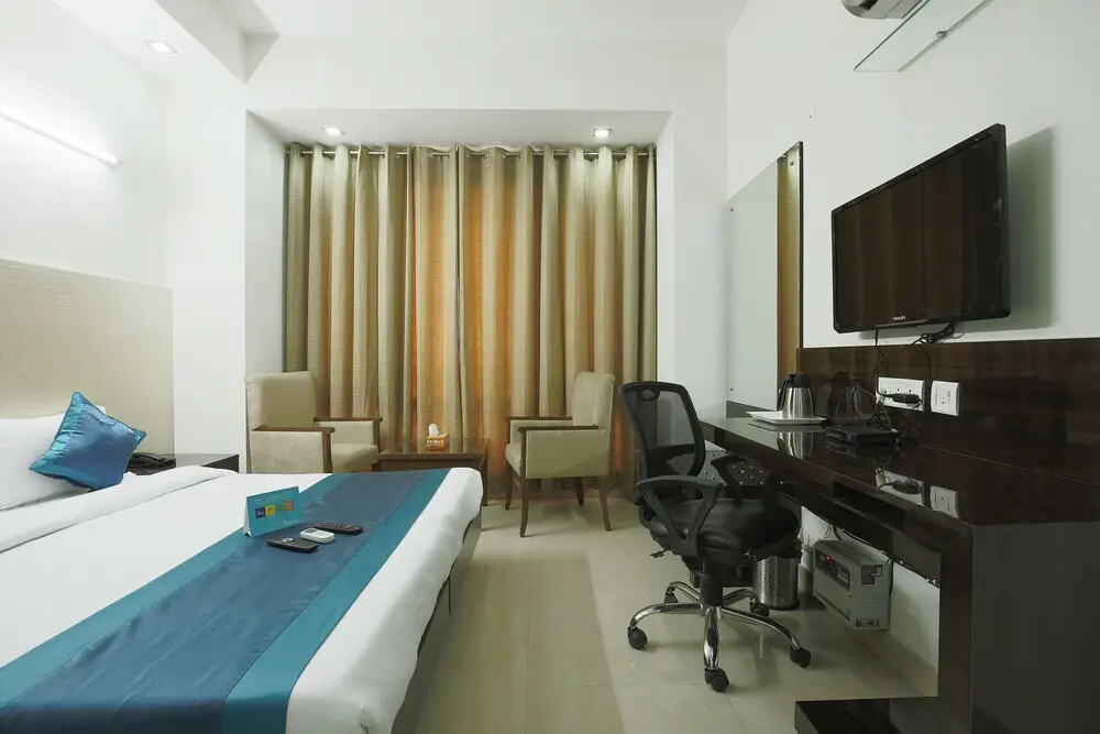 Нойда: FabHotel Exotica Noida Expressway