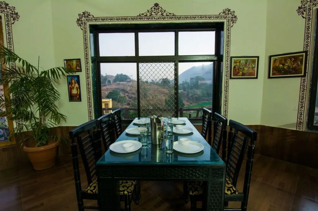 Садри: Lake Alpi resort Kumbhalgarh