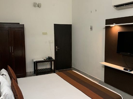 Aligarh: Hotel Galaxy