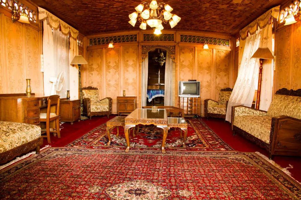 Шринагар: Kharpalace group of houseboats