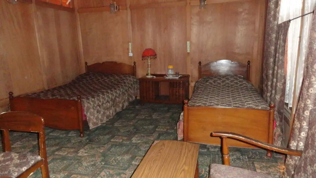 Шринагар: Kharpalace group of houseboats