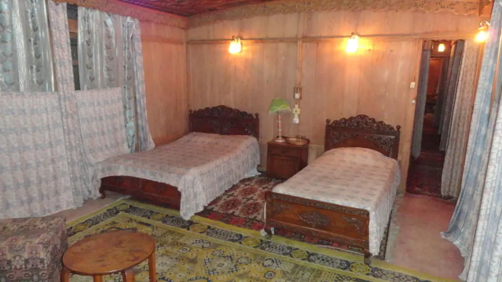 Шринагар: Kharpalace group of houseboats