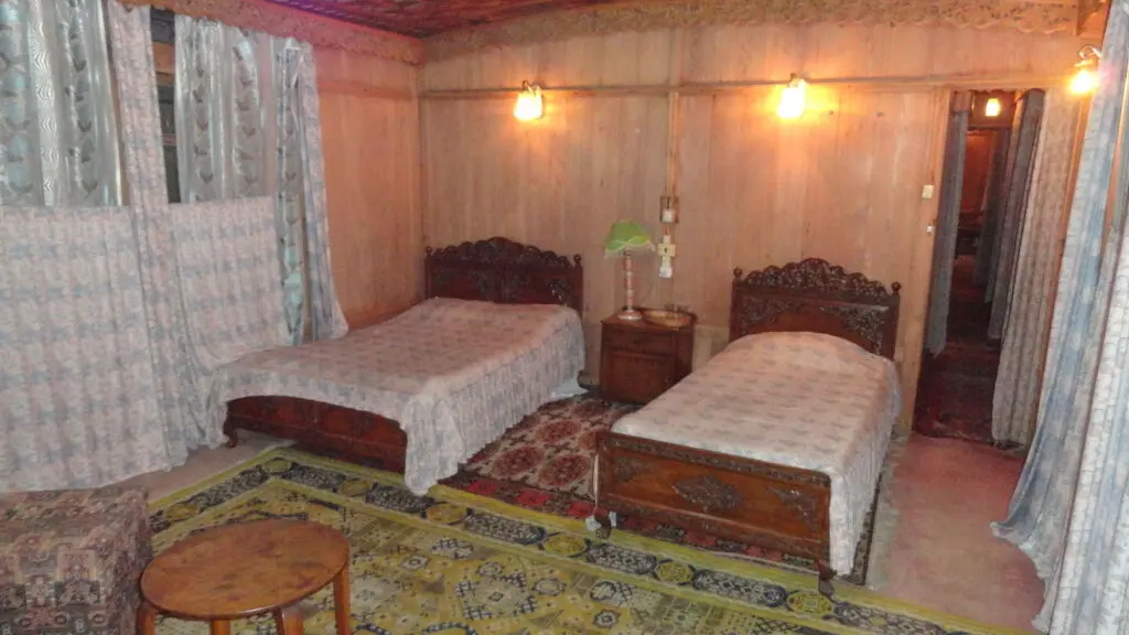 Шринагар: Kharpalace group of houseboats