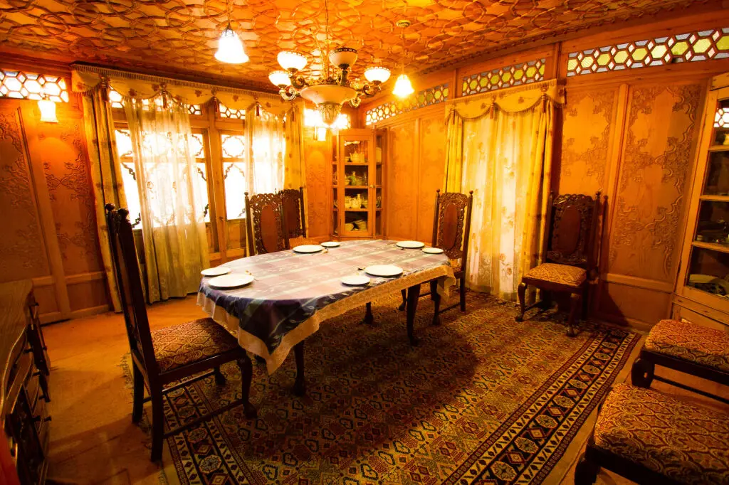 Шринагар: Kharpalace group of houseboats