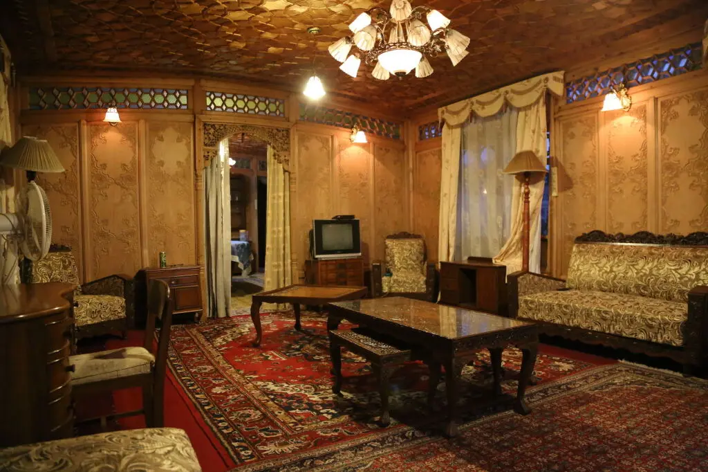 Шринагар: Kharpalace group of houseboats