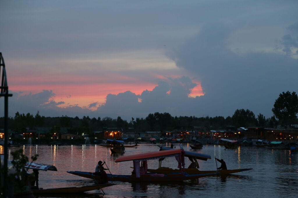 Шринагар: Kharpalace group of houseboats