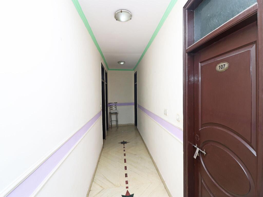 Нью-Дели: OYO 9726 Hotel Aura Palace Deluxe