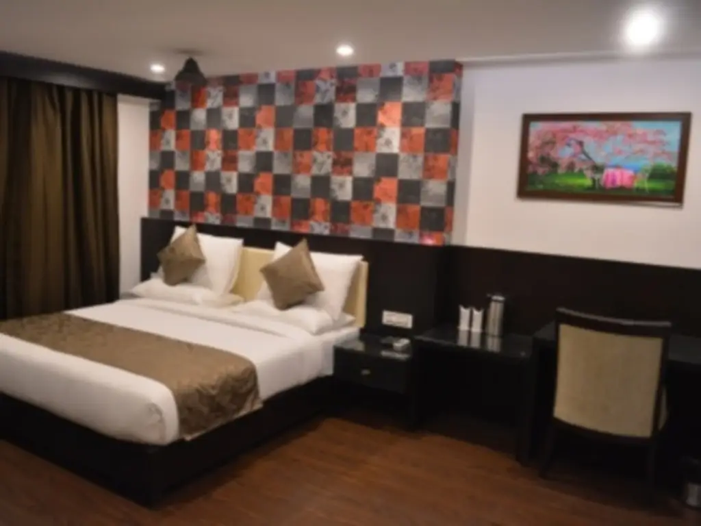 Гвалиор: The City Grand Hotel