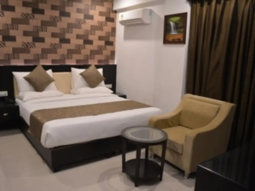Гвалиор: The City Grand Hotel