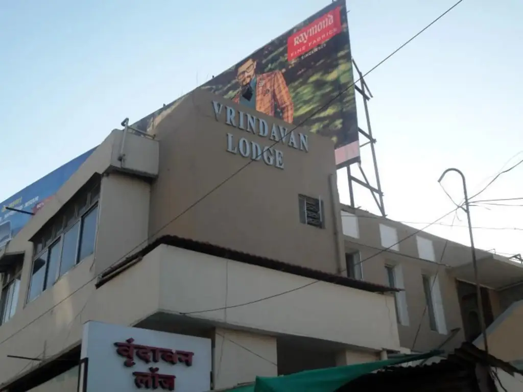 Солапур: Vrindavan Lodge