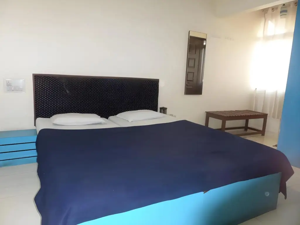 Солапур: Vrindavan Lodge