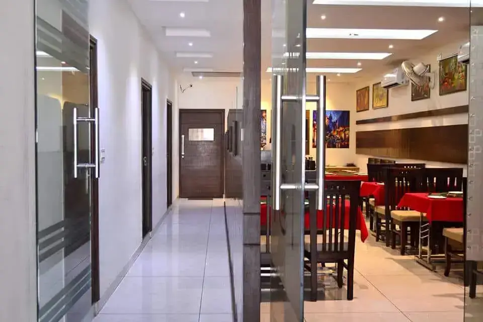 Зиракпур: Hotel At Inn