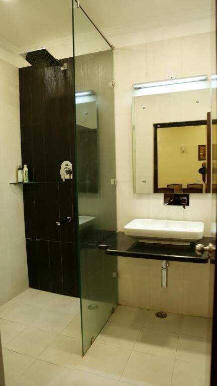 Барейлли: Avadh Hotel & Banquets