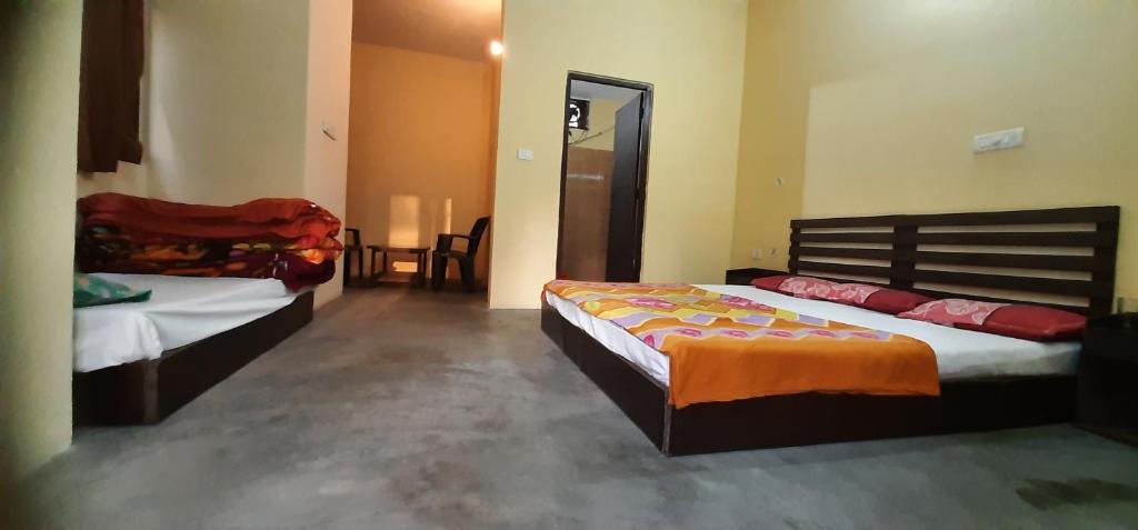 Гарджия: Corbett Jungle Inn
