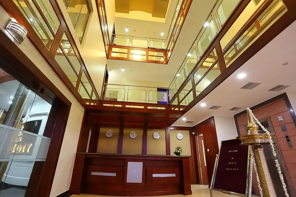 Вайпин: Hotel White City
