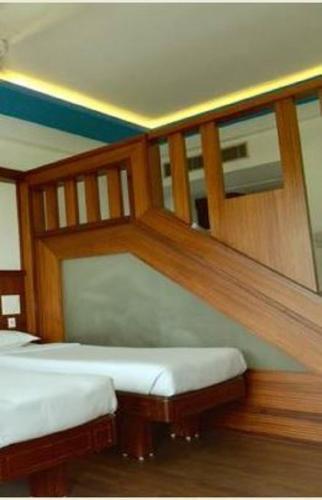 Чираккал: The Pearlview Regency
