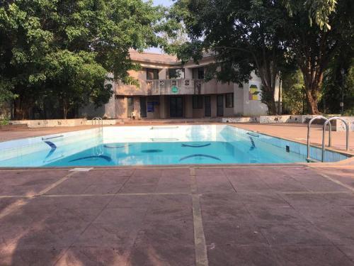 Хандала: 2 BHK Bungalow With Pool