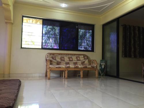 Хандала: 2 BHK Bungalow With Pool