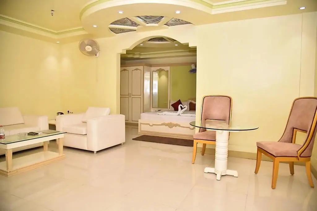 Банкура: Hotel Saptarshi