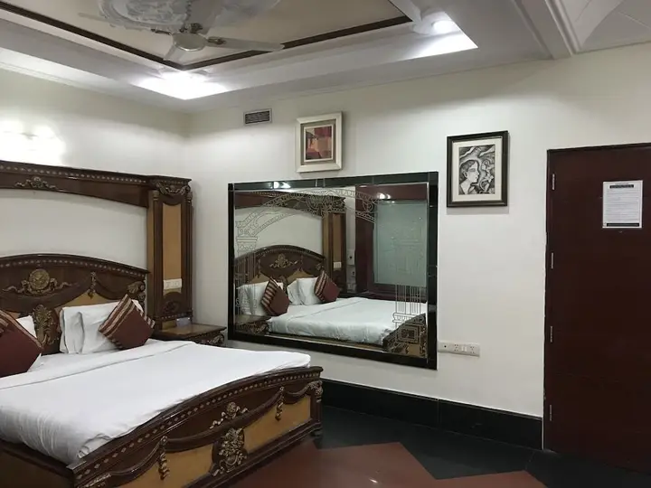 Фаридабад: Hotel Delite