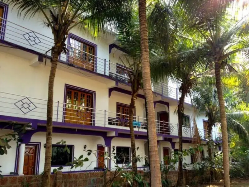 Ашвем: The White Feather Hotel
