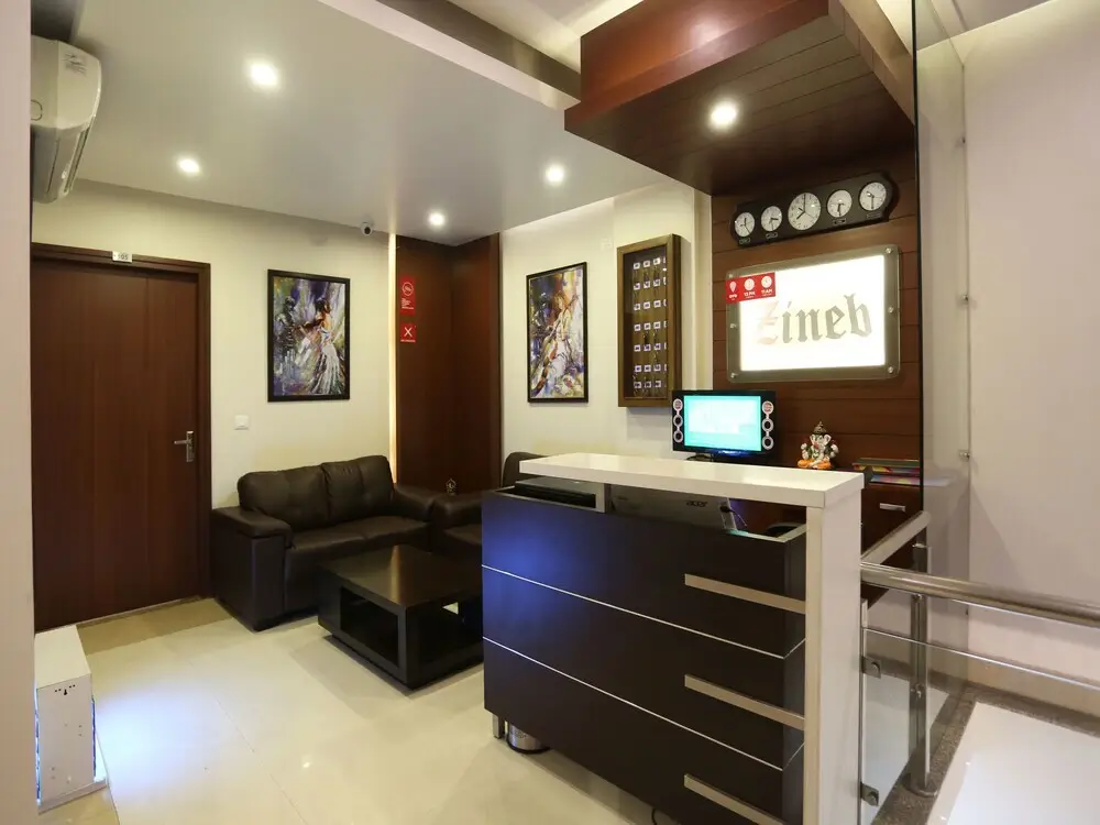 Нойда: FabHotel Zineb