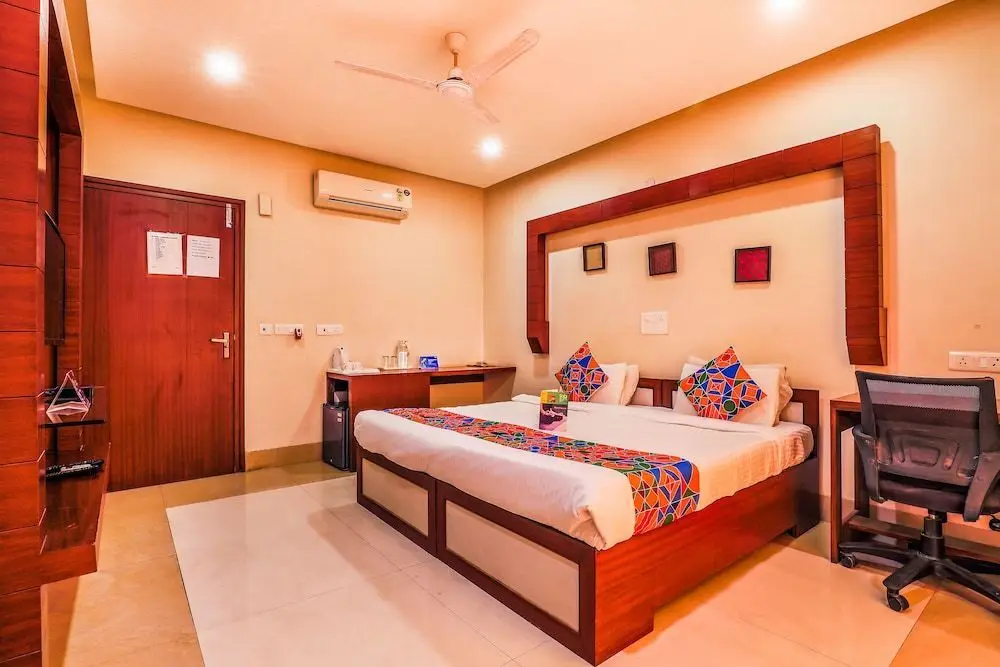 Нойда: FabHotel Zineb