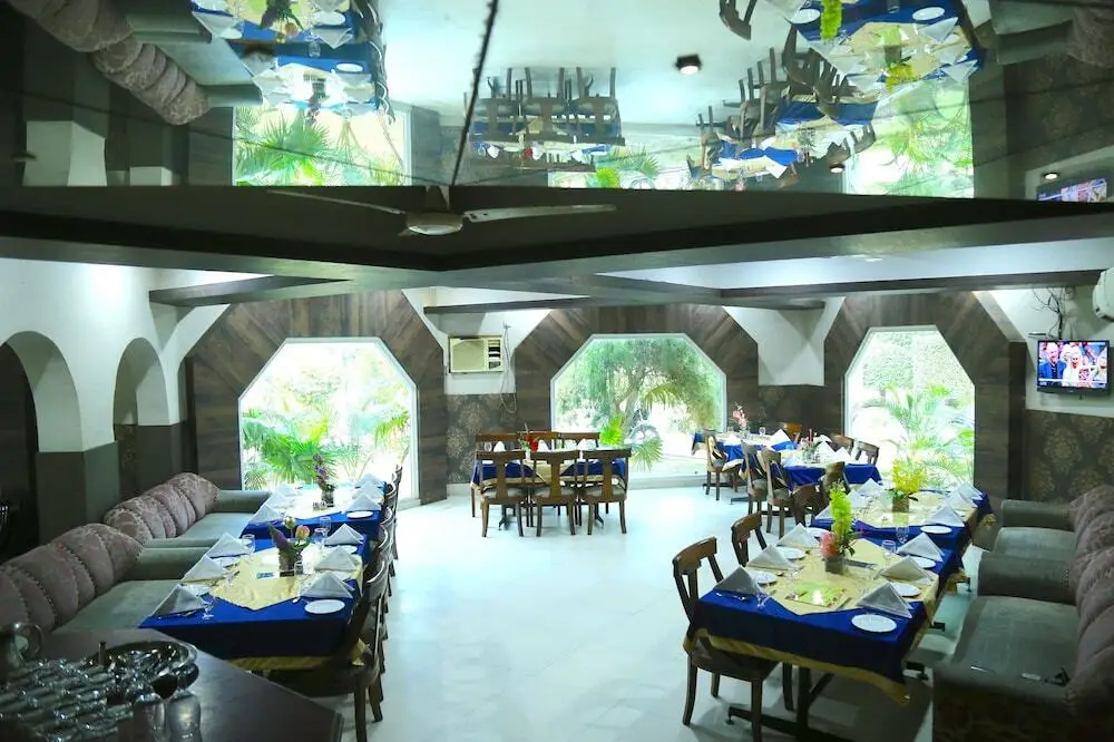 Мога: Kingdom Hotel