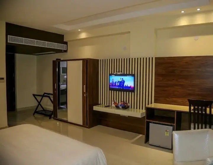 Мога: Kingdom Hotel