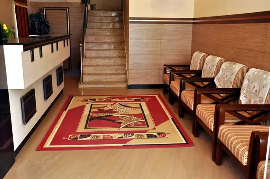 Маниячи: Hotel TVK Regency