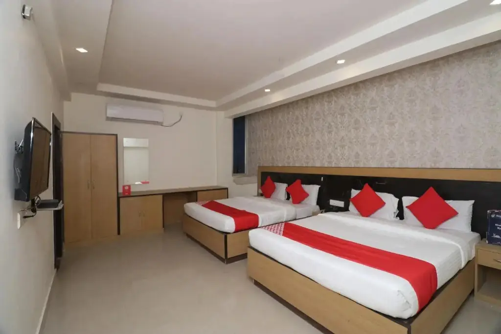 Праяградж: Hotel Devlali By OYO Rooms