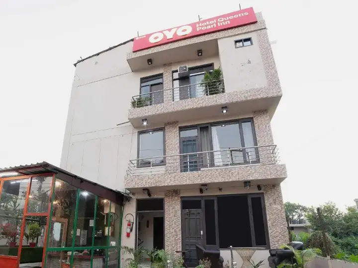 Дехрадун: Queens Pearl Inn