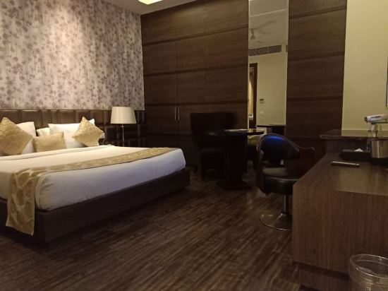Шри-Муктсар Сахиб: Kings Cliff Hotel