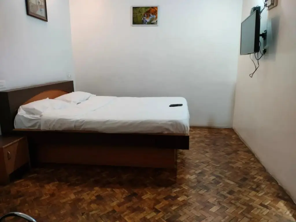 Ути: Park Side Residency