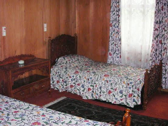 Шринагар: Houseboat Golden Ship