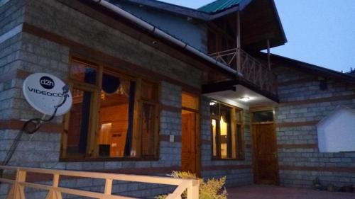 Манали: Peak And Snow Cottage