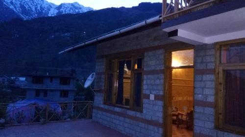 Peak And Snow Cottage — фото 1