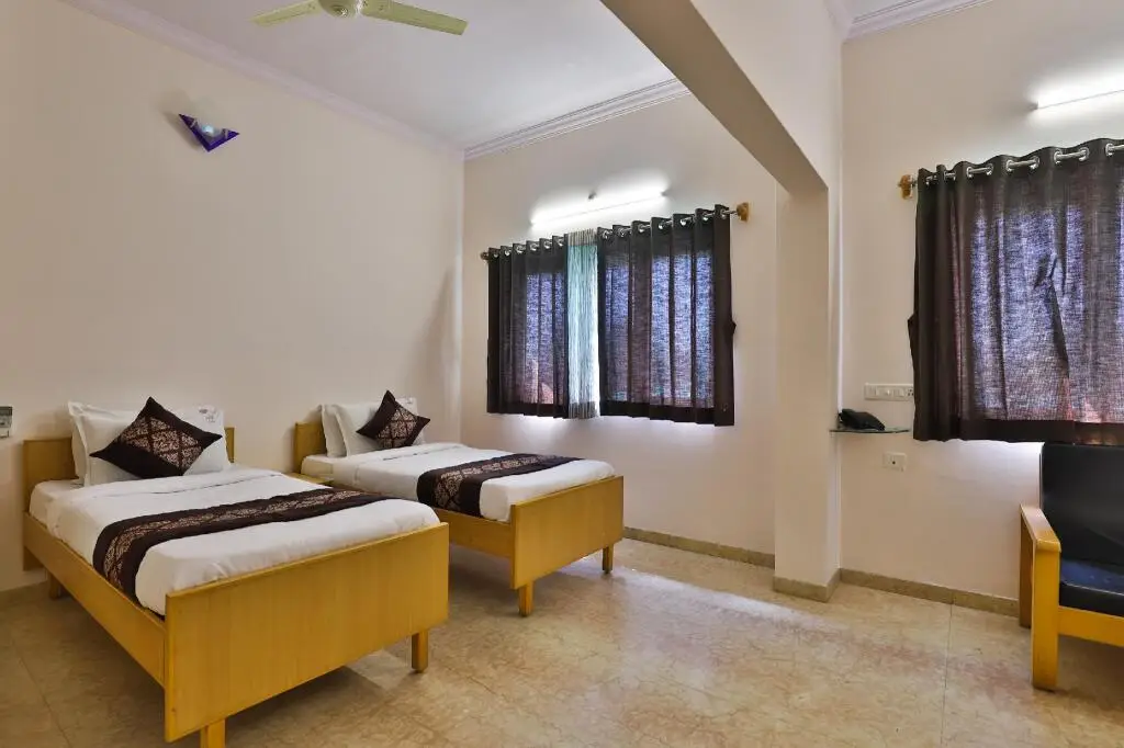 Бхудж: OYO 28448 Tree Top Residency