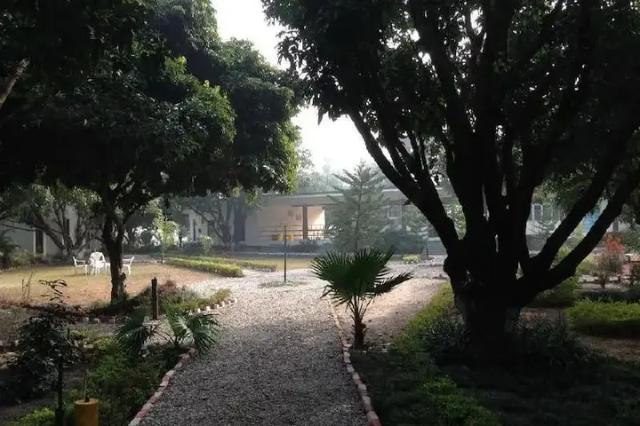 Наинитал: Kanwhizz Hum Tum Resort
