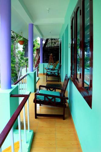 Кумили: House of Blue Mangoes