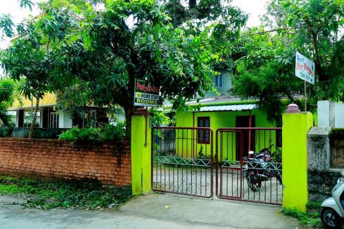Кумили: House of Blue Mangoes