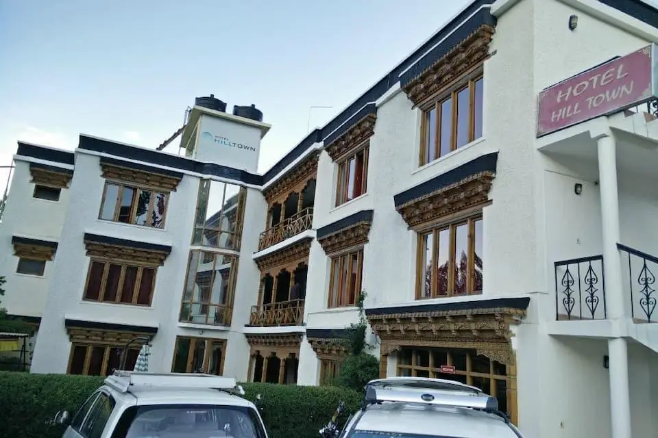 Лех: Hotel Hill Town